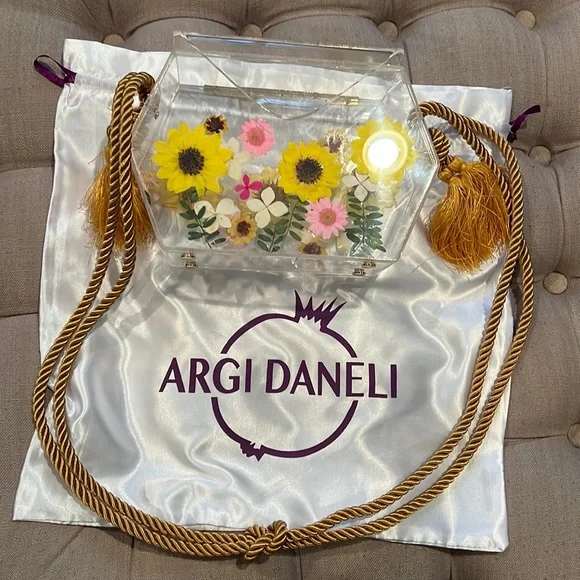 Brand new. Never worn Argi Daneli Flower Acrylic handbag - Picture 8 of 11